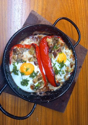 Una foto de Morrones rellenos con verdeo