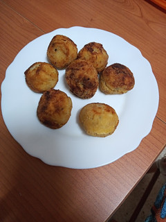 Una foto de Croquetas tipo pizza (pollo, jamón serrano y queso)