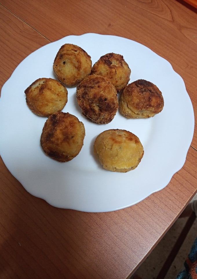 Una foto de Croquetas tipo pizza (pollo, jamón serrano y queso)