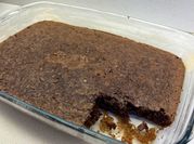 Una foto de brownie con chocolatada