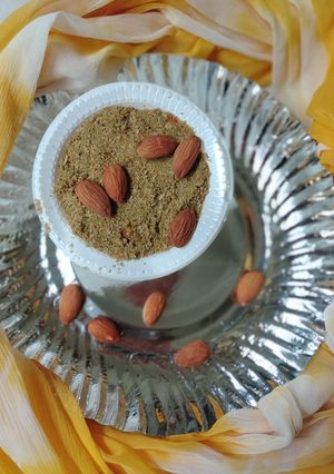 पंजीरी (Panjiri recipe in hindi) रेसिपी मुख्य फोटो