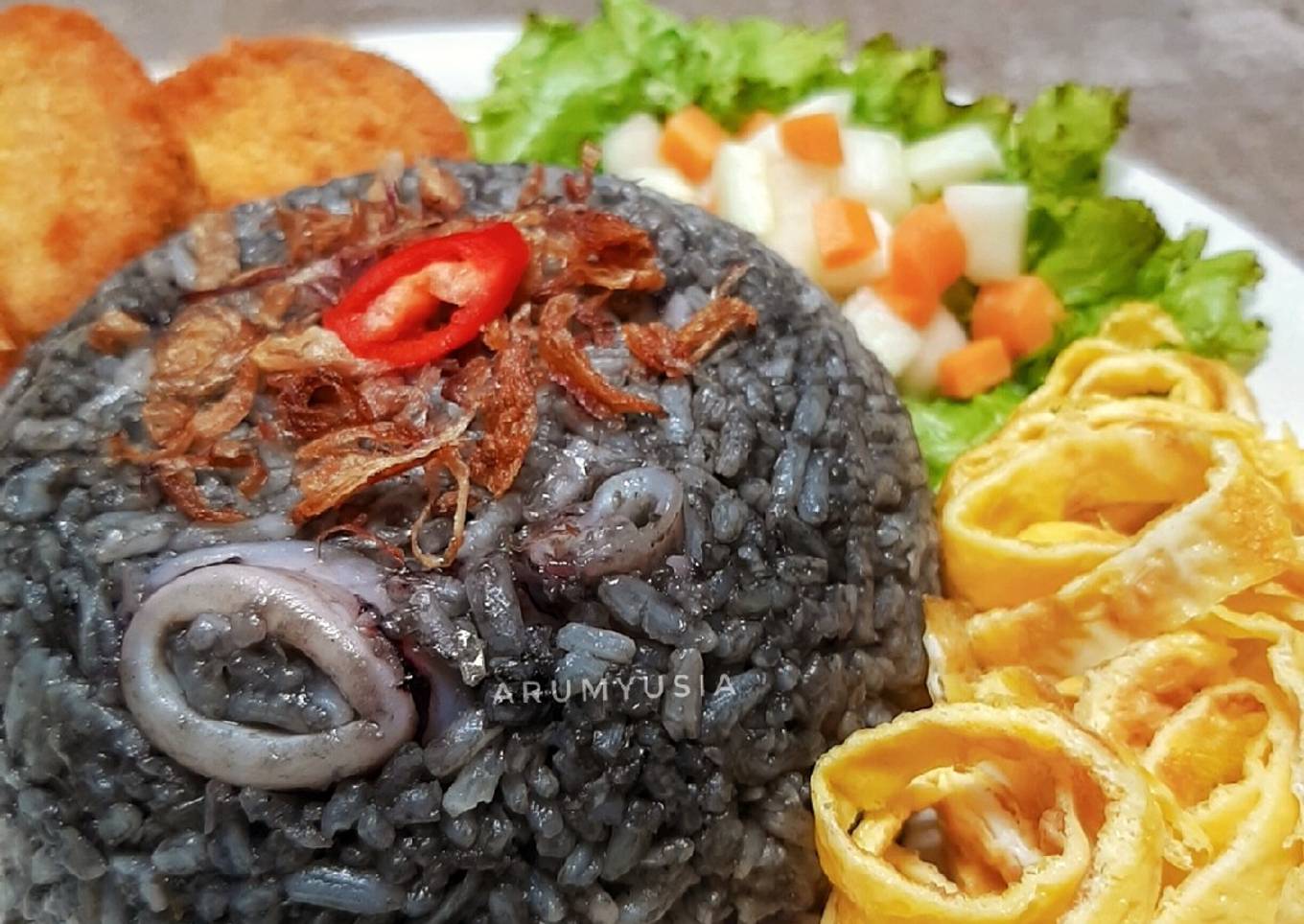 Nasi Goreng Hitam (tinta cumi)
