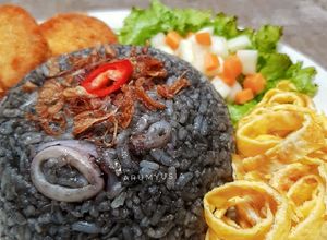Foto resep Nasi Goreng Hitam (tinta cumi)