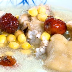 A picture of Pork Trotter Soup with Soybeans.