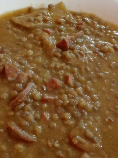 Una foto de Lentejas caseras con Chorizo y Jamón