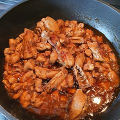 A picture of Black pepper chicken.