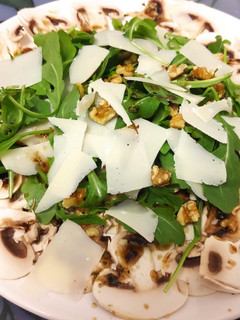 Una foto de Carpaccio de champiñones