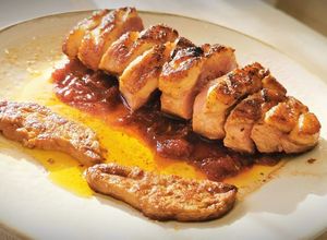 Foto principal de Magret de Pato con Foie, sobre Mermelada de Higos