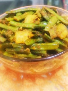 गवार भाजी (gavar bhaji recipe in marathi) रेसिपी चे मुख्य फोटो 