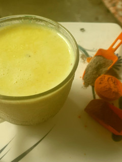 हल्दी वाला दूध (Haldi wala Doodh recipe in hindi) रेसिपी मुख्य फोटो