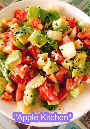 Hình của món Salad bơ cà chua.