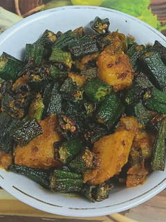 भिंडी आलू की सब्जी रेसिपी मुख्य फोटो
