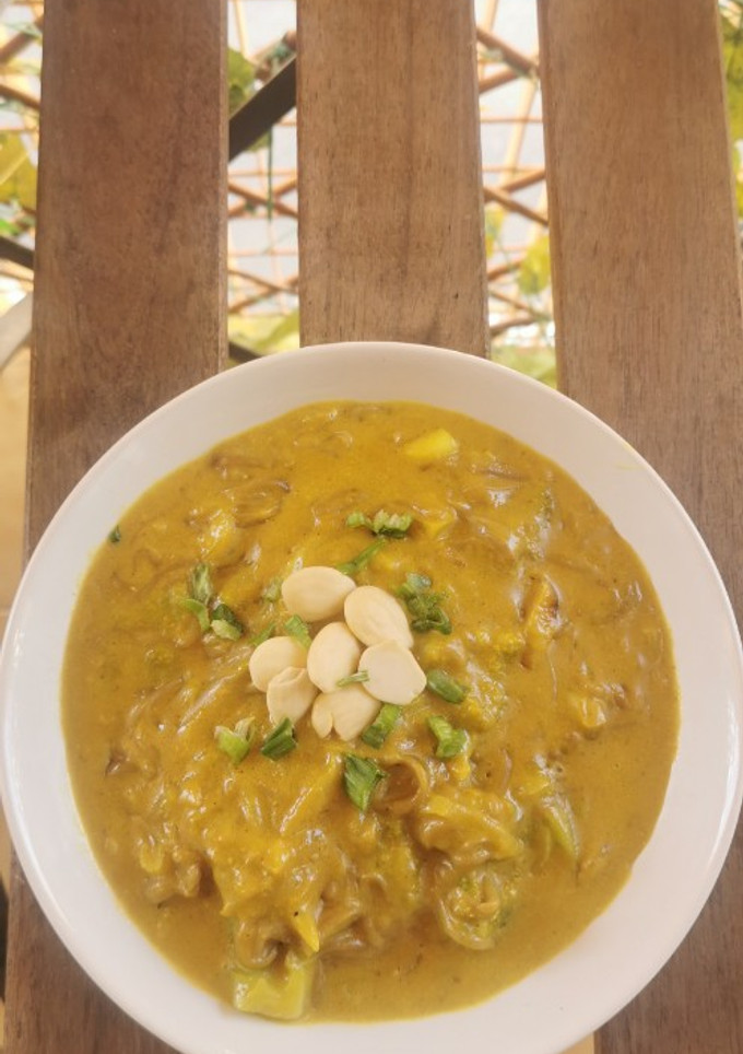 Una foto de Noodles ❌🌾 al curry cremoso de brócoli