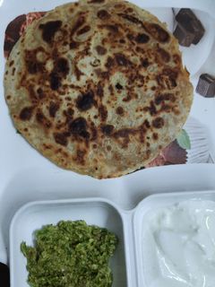 આલુ પરાઠા (Aloo Paratha Recipe In Gujarati) રેસીપી મુખ્ય ફોટો