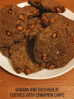 A picture of Banana and cinnamon chip cookies.