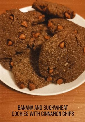 A picture of Banana and cinnamon chip cookies.