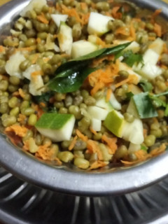 பாசிப்பயறு சுண்டல் (Paasi payaru sundal recipe in tamil) செய்முறை முக்கிய புகைப்படம்