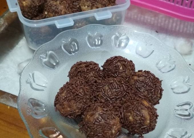 Bola-bola Cokelat Biskuit Marie