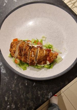 A picture of Chipotle Chicken with Chilli Jam salad bed.
