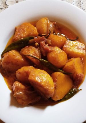 A picture of Aloo curry.