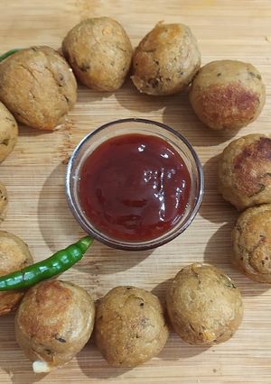 A picture of Cheese wheat flour balls.