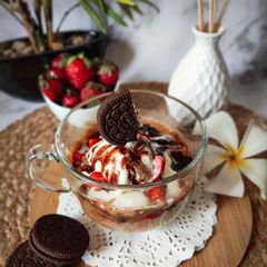 A picture of Strawberry Oreo Mug Cake.