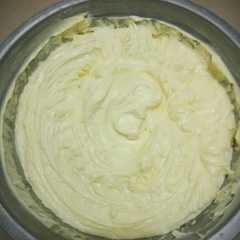 รูปของ Butter Cream Putih Telur (Swiss Meringue Butter Cream)
