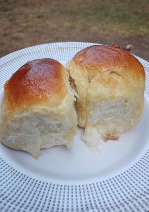 A picture of Fluffy dinner rolls.