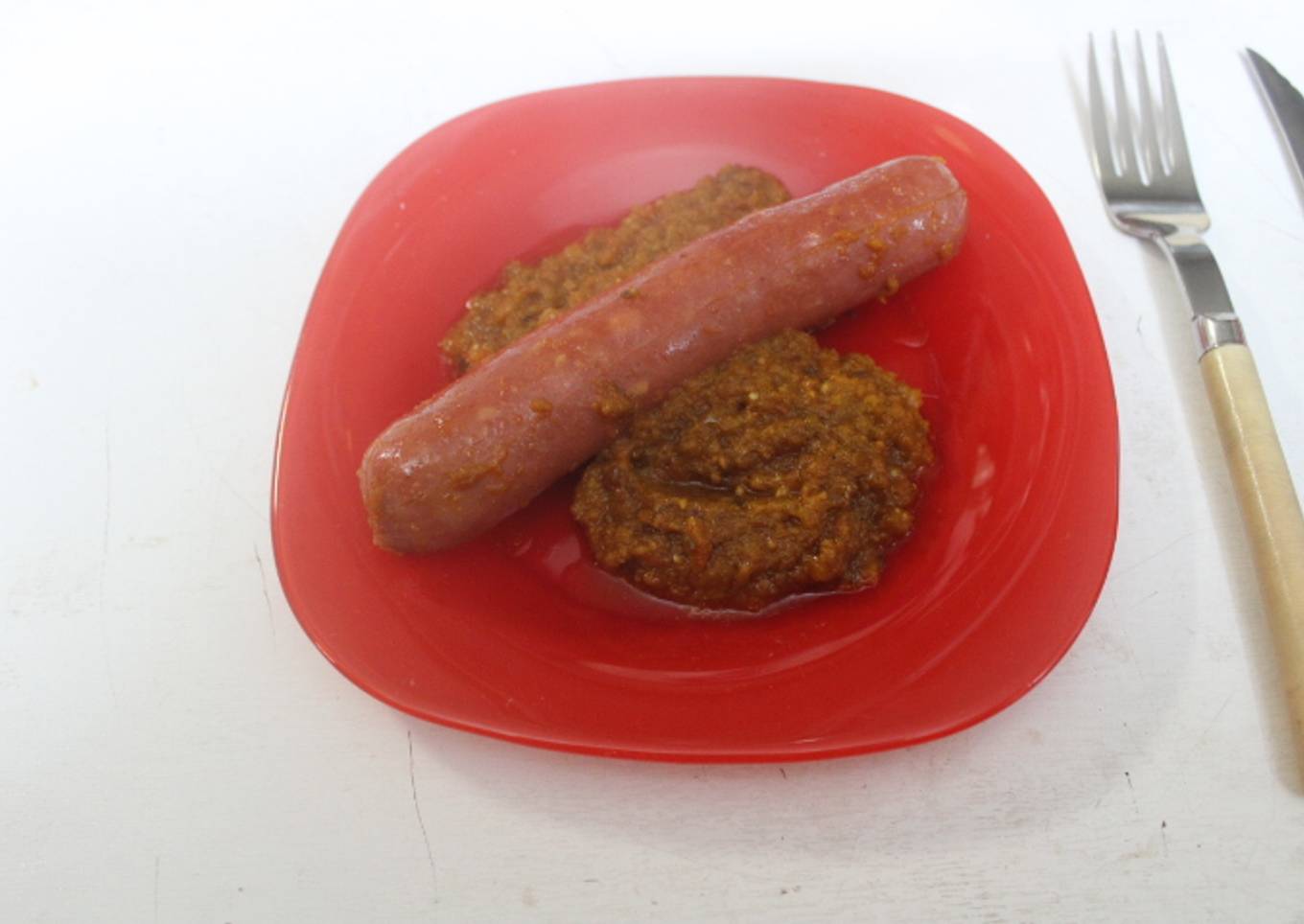Salchichas gigantes con tomate frito