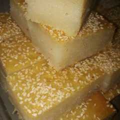 A picture of Wingko Babat.