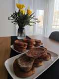 Torrijas clásicas y torrijas de Baileys en horno