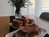 Torrijas clásicas y torrijas de Baileys en horno
