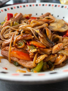 Una foto de Fideos chinos a mi manera