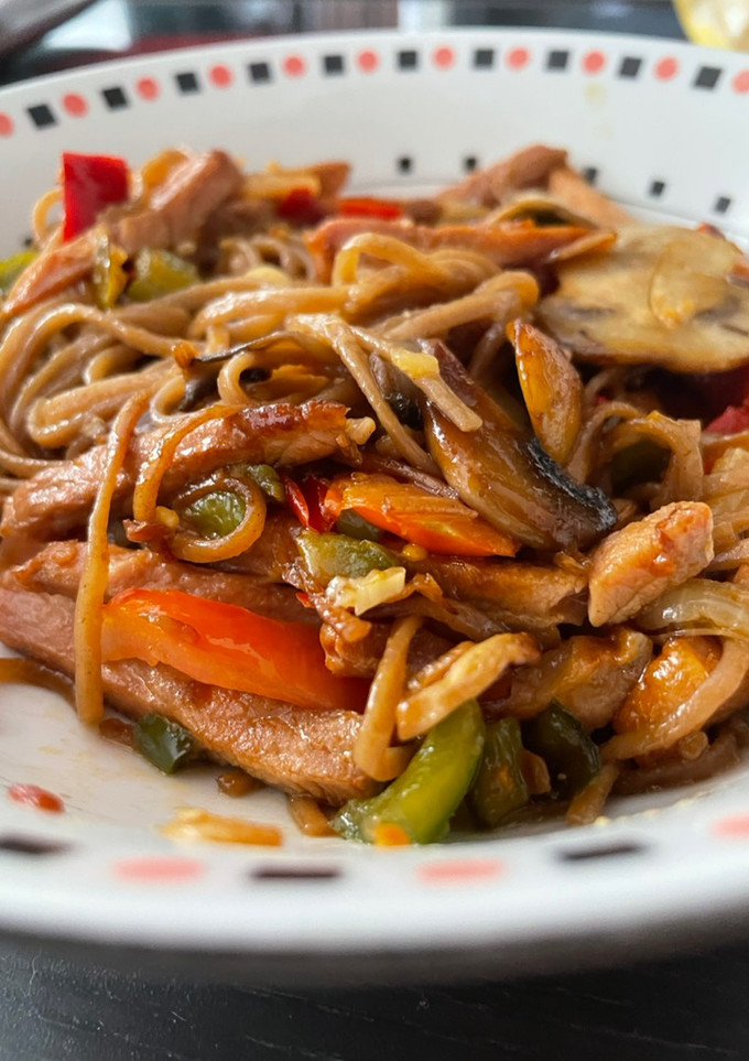 Una foto de Fideos chinos a mi manera