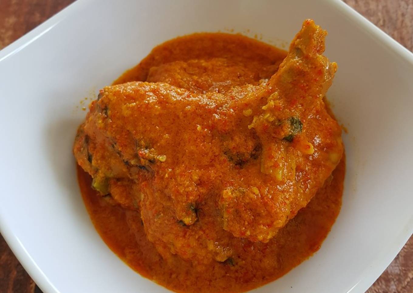 Kuali alfalfa dengan ayam