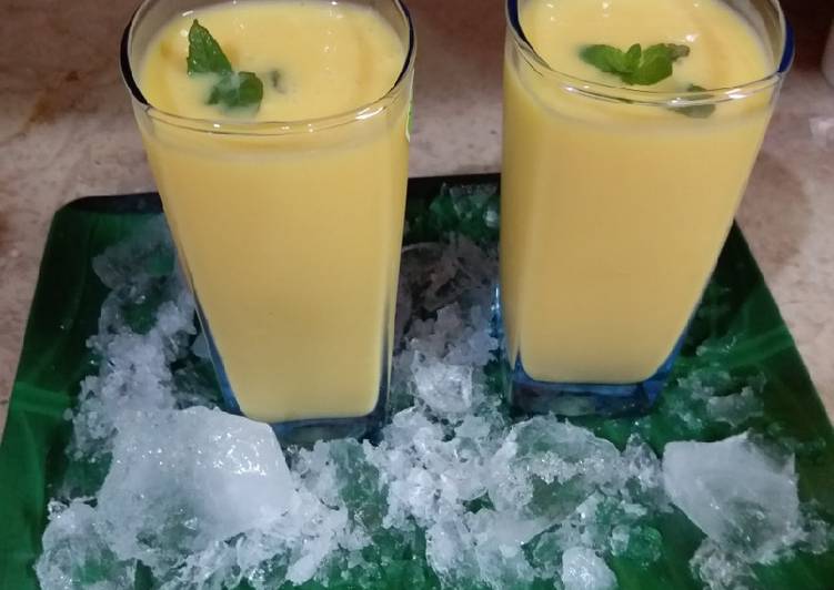 Simple Way to Prepare Homemade Refreshing Mango milk Shake