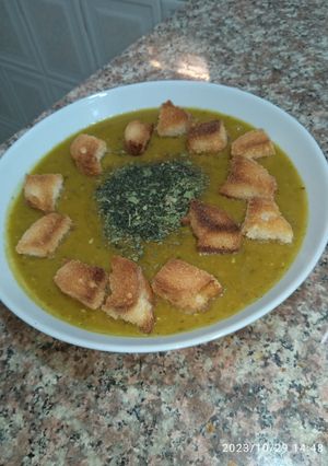 Une photo de Potage de pois cassé aux croûtons