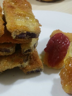 Una foto de Block and Block de berenjena con queso frito