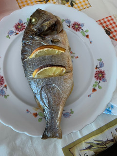 Una foto de Dorada al horno con limón