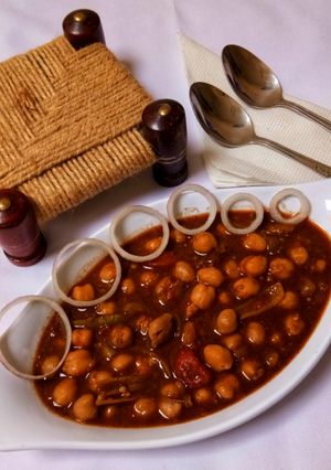 अमृतसरी पंजाबी छोले (Amritsari Punjabi chole recipe in Hindi) रेसिपी मुख्य फोटो