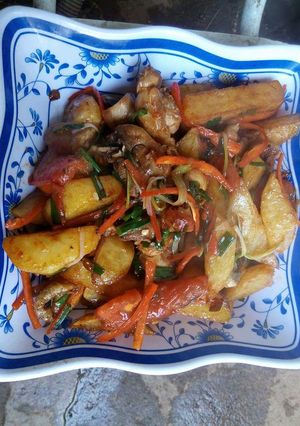 Hình của món Thịt gà xào khoai tây.