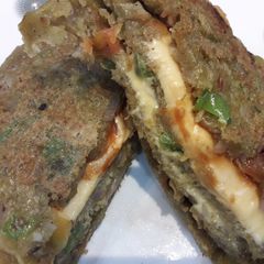 A picture of Hariyali cheese uttapam sandwich.