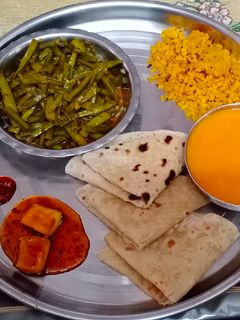 ગુવાર નું શાક (Guvar Shak Recipe In Gujarati) રેસીપી મુખ્ય ફોટો