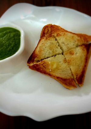 સેન્ડવિચ ની લીલી ચટણી (Sandwich Green Chutney Recipe In Gujarati) રેસીપી મુખ્ય ફોટો