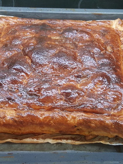 Una foto de Pastel de hojaldre,carne picada de pollo