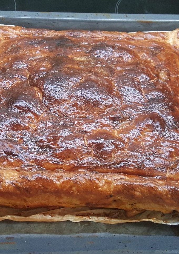 Una foto de Pastel de hojaldre,carne picada de pollo
