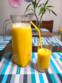 Una foto de Jugo de Mango con Leche