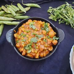 Mushroom matar ki subji A picture of Mushroom matar ki subji.