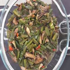 A picture of Belalo(bunga bawang) oseng pindang.