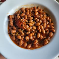 A picture of Portuguese Beans with Chouriço.